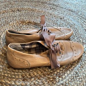 Like New - Leather shoes, size 8